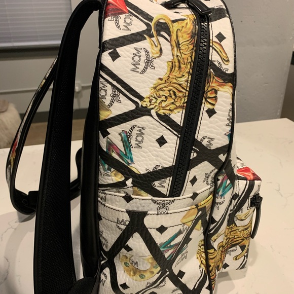 MCM MEDIUM BACKPACK - Picture 4 of 8